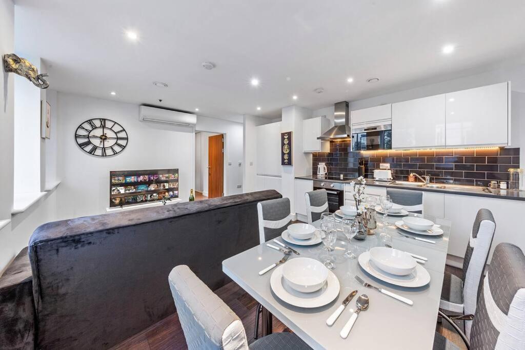 Sleep 7 20 Mins From London Waterloo Bp8 Apartment Exterior photo